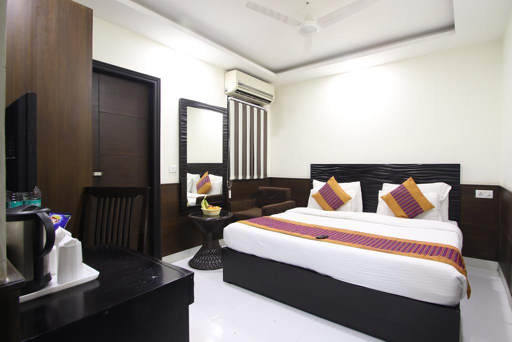 Hotel Hill Palace -Near Karol Bagh Metro Station Deli Exterior foto